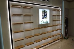 mobiliario-comercial-Clarks1